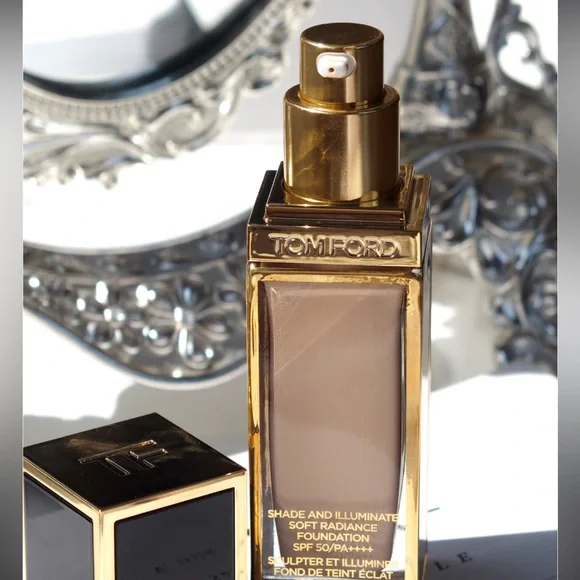 Tom Ford Shade and Illuminate Soft Radiance Foundation